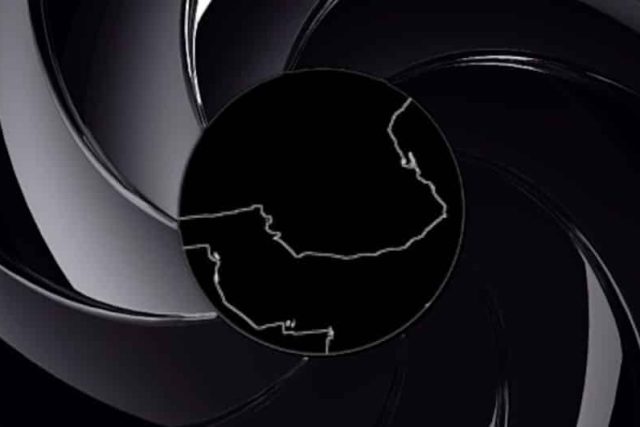 Silhouette de carte géographique dans viseur de lunette de visée, ambiance espionnage