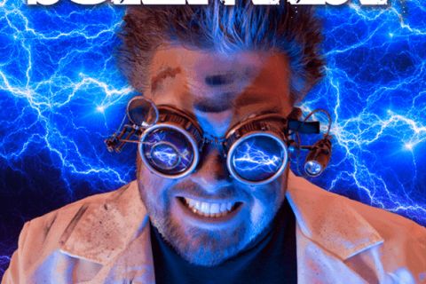Affiche Mad Scientist : savant aux lunettes rondes entouré d'éclairs bleus, salle chez MindQuest Escape Games