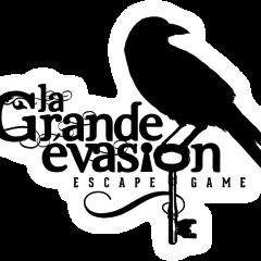 Logo de La Grande Evasion, escape game à Vienne, avec corbeau et clé