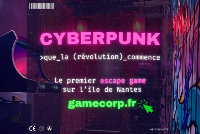 Devanture cyberpunk de Game Corp à Nantes avec néons roses et verts
