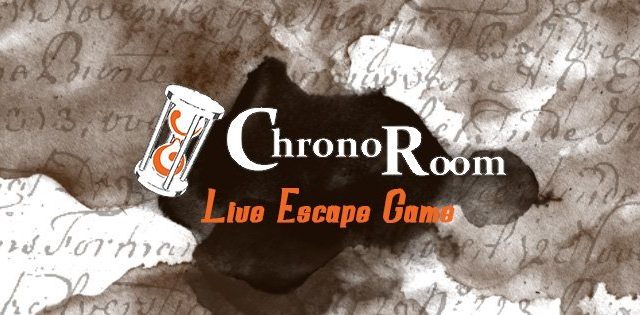 Logo de ChronoRoom, escape game à Toulon, avec sablier et écriture ancienne sur papier tâché