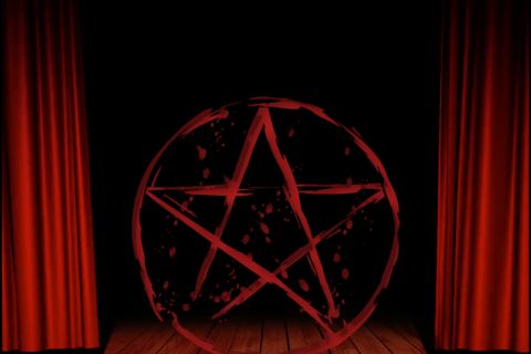 Pentagramme rouge tracé sur une scène entre deux rideaux de théâtre, salle Vieux Théâtre