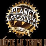 Logo de Planet Experiences, escape game à Antibes, avec engrenages dorés et design steampunk
