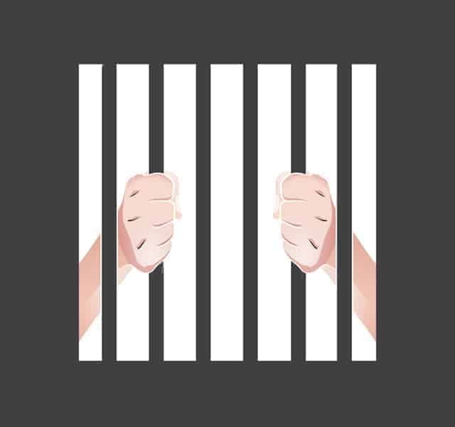 Deux prisonniers derrière des barreaux blancs, thème carcéral chez Mission Exit Montpellier